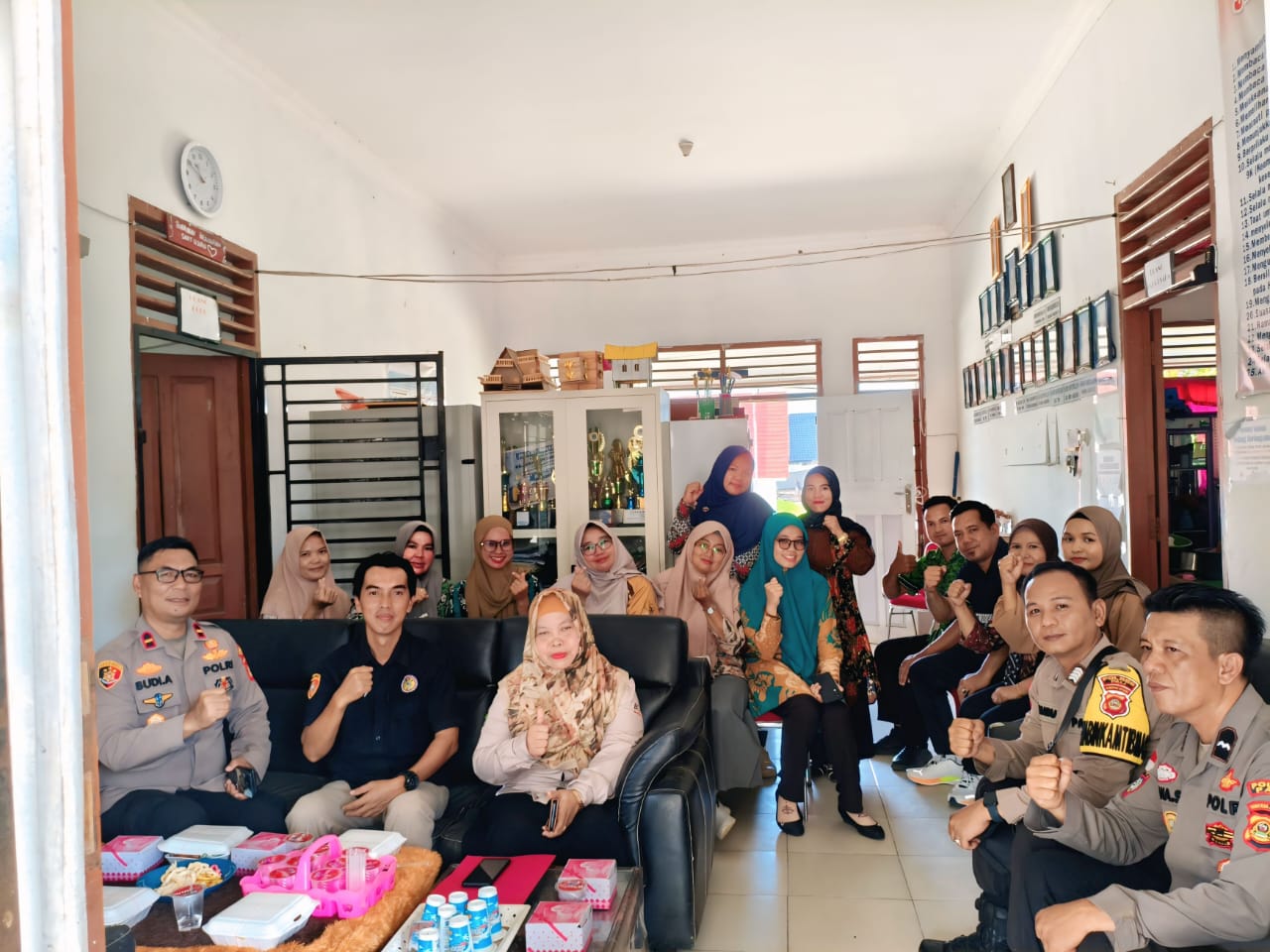 Upaya Mempererat Kemitraan Dengan Masyarakat, Polsek Penukal Utara Menyapa Masyarakat Desa Tanding Marga