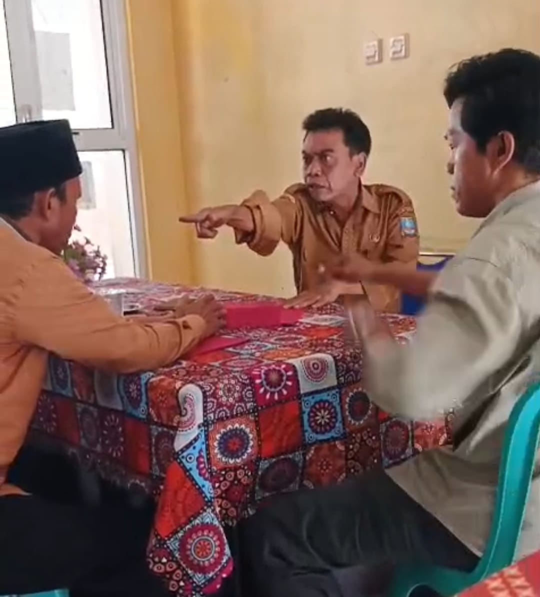 Dana Desa Ragas Masigit Bermasalah? Sekdes Arogan Bungkam Jurnalis, Ada Apa?