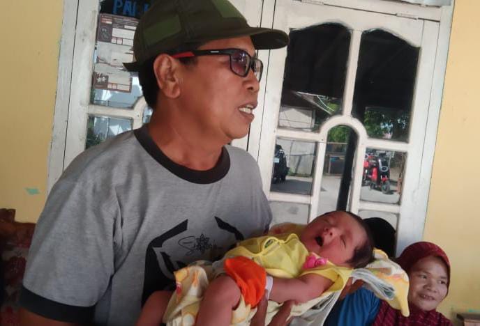 Polisi Lakukan Penyelidikan Atas Penemuan Bayi Laki-Laki di Depan Rumah Warga Desa Raja Barat