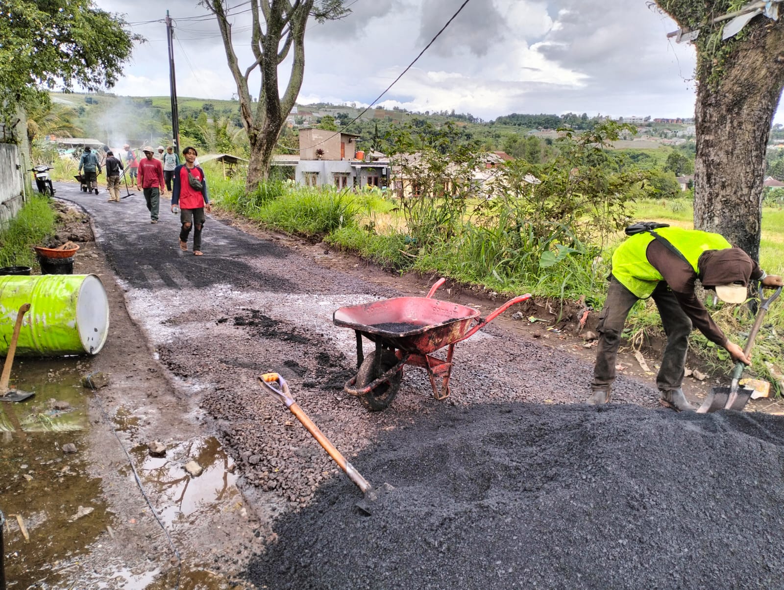 Warga Pertanyakan Transparansi Proyek Pengaspalan di Desa Sukanagalih