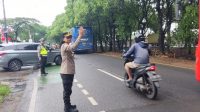 Pelayanan Pagi Restro Tangerang Kota Polisi Lakukan Pengaturan Lalu Lintas di jalan jalan padat lalu lintas