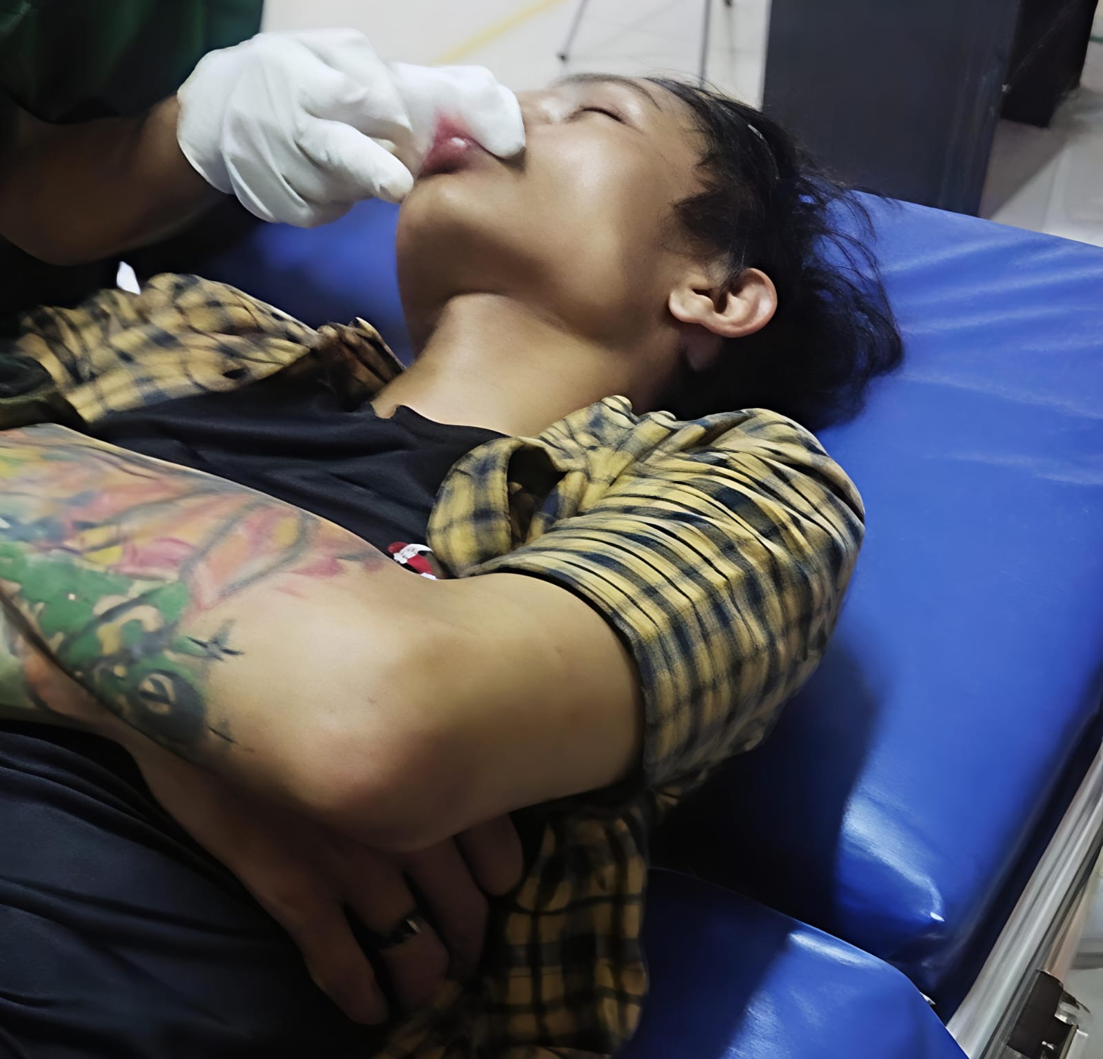 Diduga Pemuda Jadi Korban Pengeroyokan oleh Oknum Backup Toko Obat Tramadol dan Eximer di Cikarang Selatan 