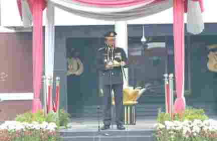 Kapolda Jatim : Gelar Upacara Peringatan Hari Pahlawan Nasional di Lapangan Upacara Mapolda Jatim