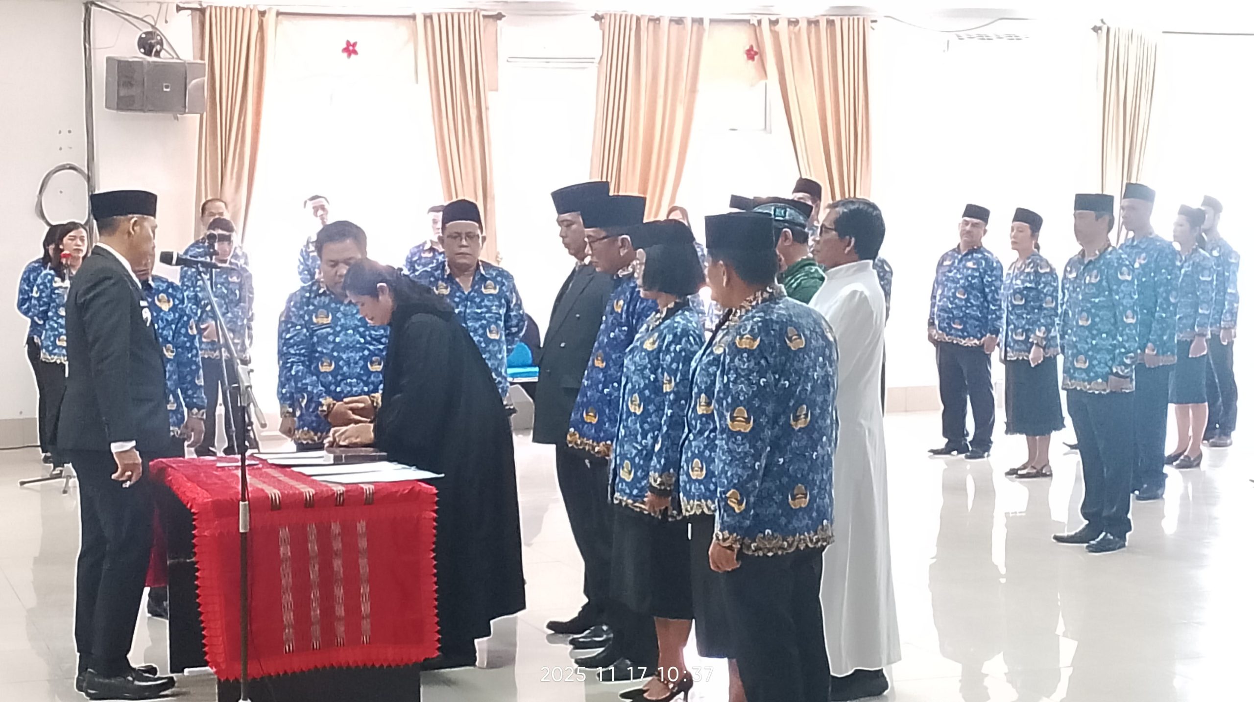 Bupati Taput Lantik Kepala Sekolah, Tegaskan Reformasi Manajemen Pendidikan