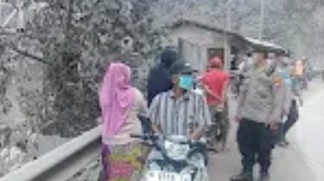 Polda Jatim Sarankan Warga Waspada dan Antisipasi Letusan Sekunder Gunung Semeru