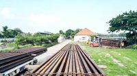 KAI Logistik Dukung Peningkatan Keselamatan Jalur KA melalui Pengiriman Rel R.54 Seberat 380 Ton