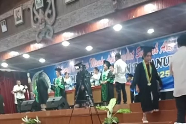 Wisuda Akper Taput: Perawat Muda Disiapkan Mendunia