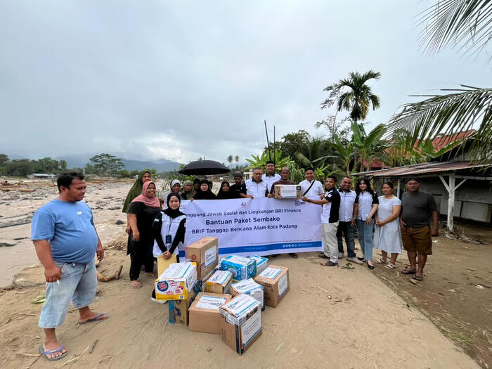 BRI Finance Salurkan Bantuan Bagi Warga Terdampak di Kota Medan dan Padang