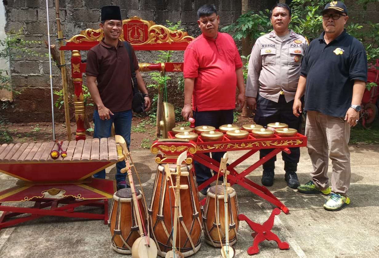 Lestarikan Kearifan Lokal, Warga Rawajati Apresiasi Kemensos Berikan Bantuan Alat Musik Gambang Kromong