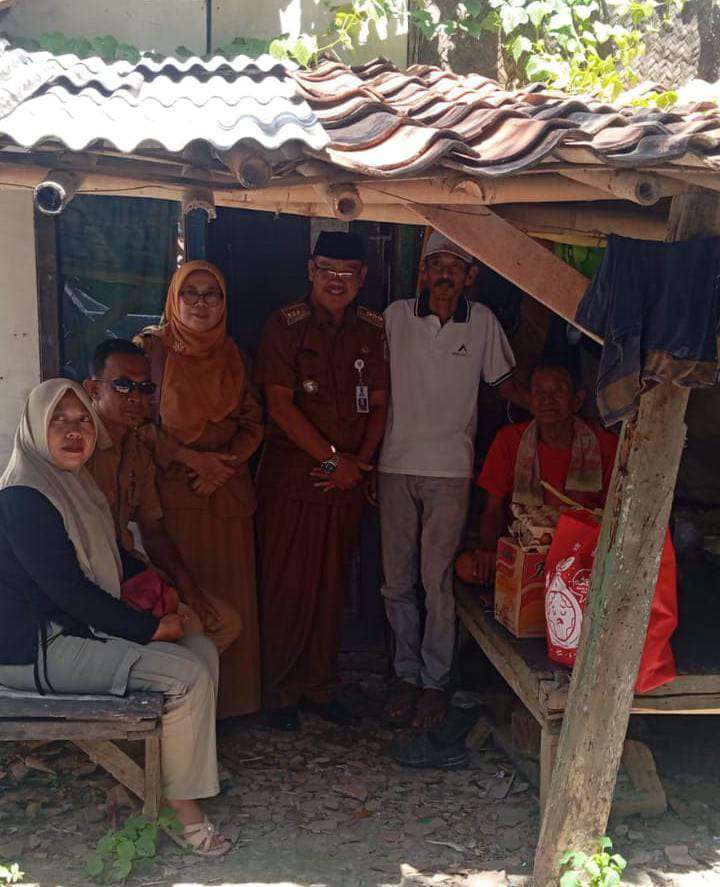 Tersentuh Kondisi Lansia, Plt Camat Karangbahagia Tinjau Langsung Rumah Mada Usai Viral di Media Online