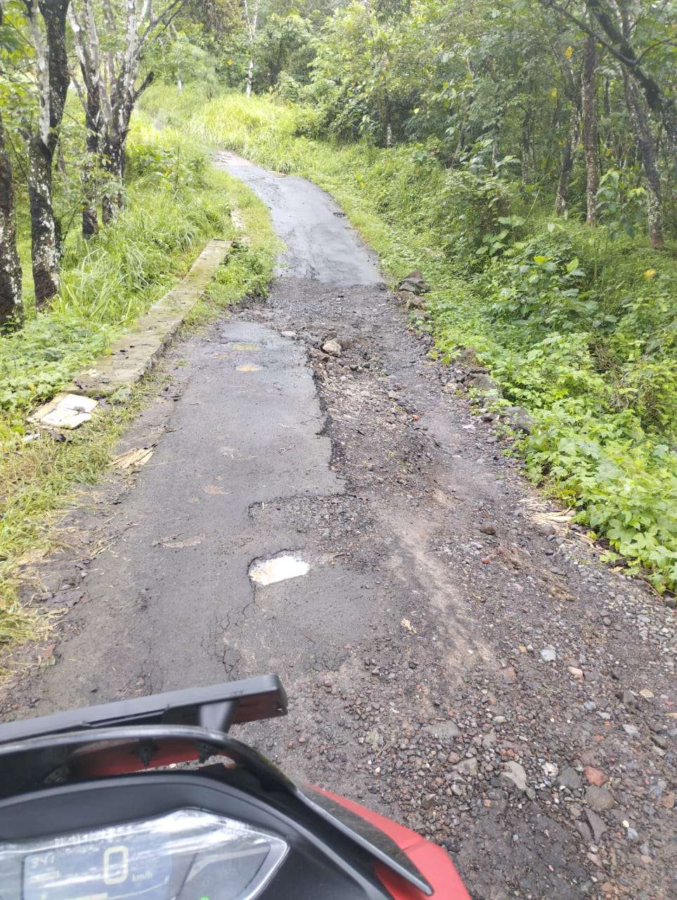 Baru 3 Bulan Diperbaiki, Jalan Vital di Desa Cibatu Sukabumi Amblas dan Terputus Anggaran Sia – Sia!!