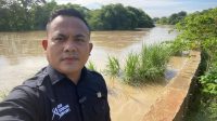 Sekcam Cikarang Timur H. Aris Sadikin Tinjau Kondisi Sungai Cibeet dan Kali Citarum