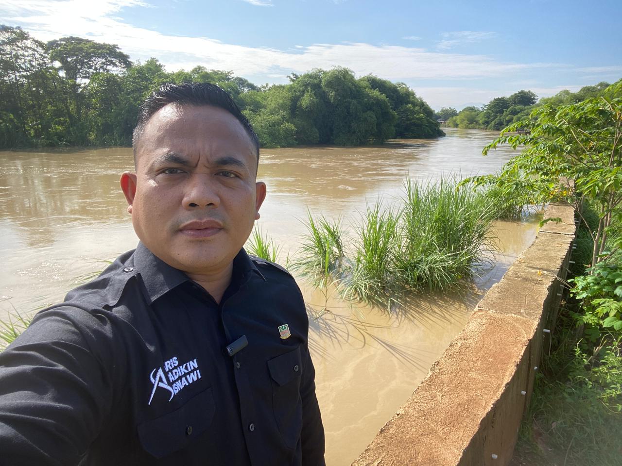 Sekcam Cikarang Timur H. Aris Sadikin Tinjau Kondisi Sungai Cibeet dan Kali Citarum
