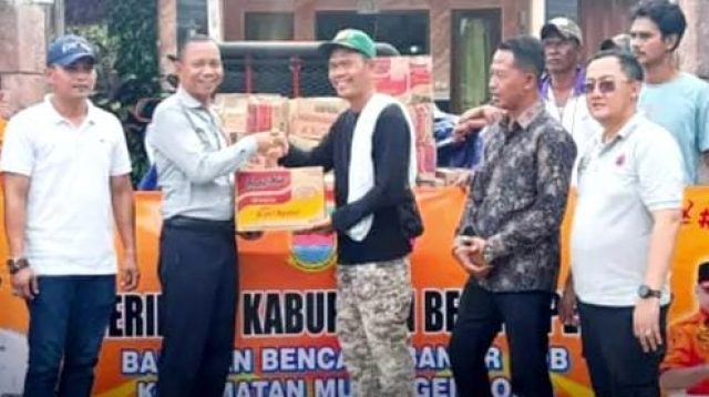 Pemkab Bekasi Salurkan Bantuan Darurat untuk Korban Banjir Rob di Muaragembong