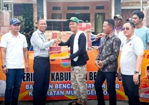 Pemkab Bekasi Salurkan Bantuan Darurat untuk Korban Banjir Rob di Muaragembong