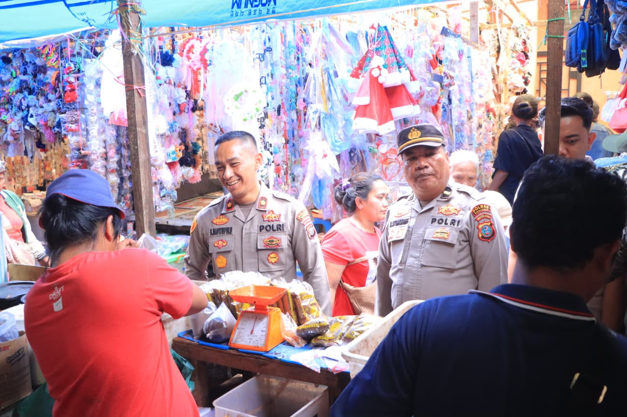 Wakapolres Samosir Bersama Forkopimda Pantau Harga Pasar dan Ketersediaan Sembako Jelang Natal 2025 dan Tahun Baru 2026
