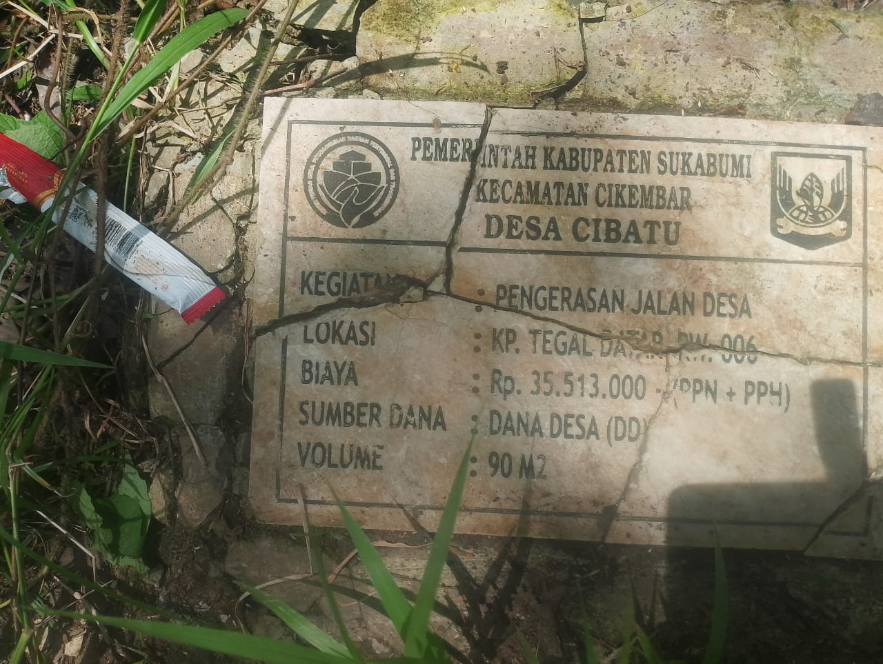 Keterangan foto: Prasasti pembangunan jalan Kp. Tegal Datar tahun 2025