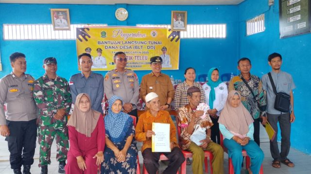 Pemdes Tik Teleu Salurkan BLT-DD Tahap Akhir kepada 28 KPM