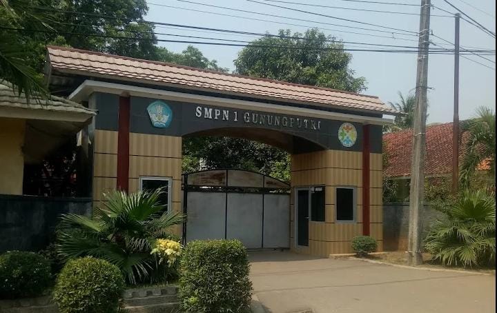 Orang Tua Mengeluh, Seragam Dijual Mahal: Praktik Komersialisasi di SMPN 1 Gunung Putri Disorot LSM