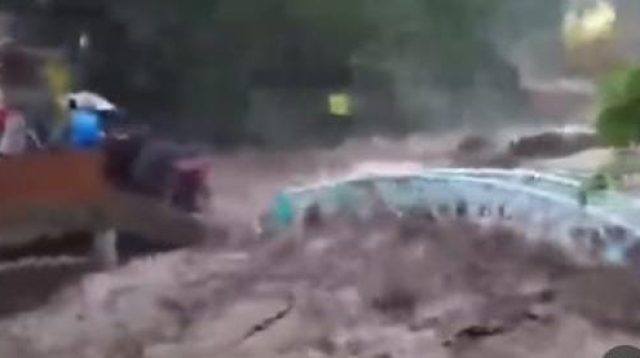 Hujan Deras Guyur Tegal, Banjir Bandang Terjang Pancuran 13 Guci hingga Kolam Pemandian Hanyut