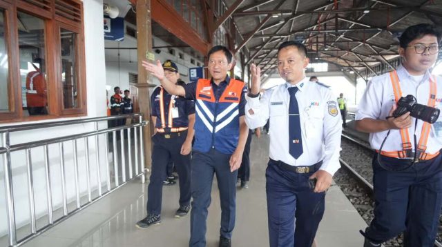 Pastikan Keandalan Prasarana dan Pelayanan Optimal Jelang Nataru 2025/26, KAI Bersama KNKT dan DJKA Kemenhub Lakukan Inspeksi