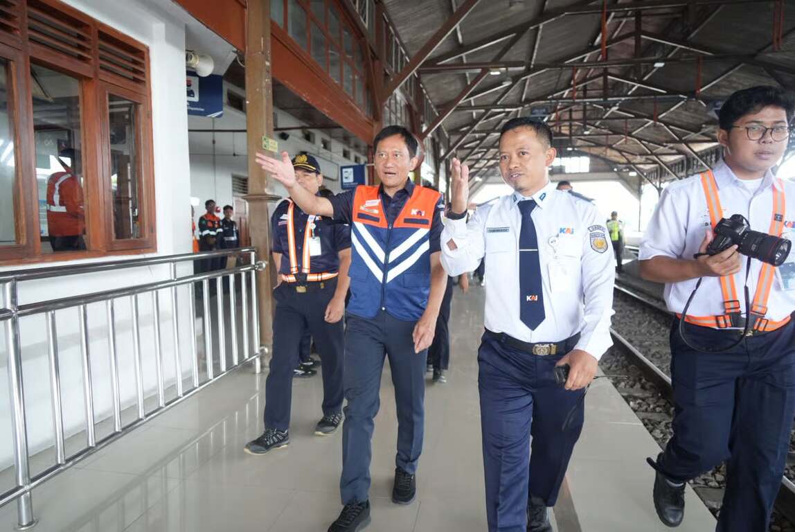 Pastikan Keandalan Prasarana dan Pelayanan Optimal Jelang Nataru 2025/26, KAI Bersama KNKT dan DJKA Kemenhub Lakukan Inspeksi
