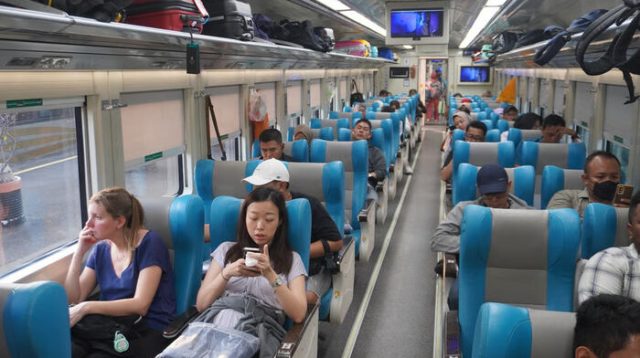 Wisman Makin Memilih Kereta Api: 28 Ribu Turis Gunakan KA dari Semarang
