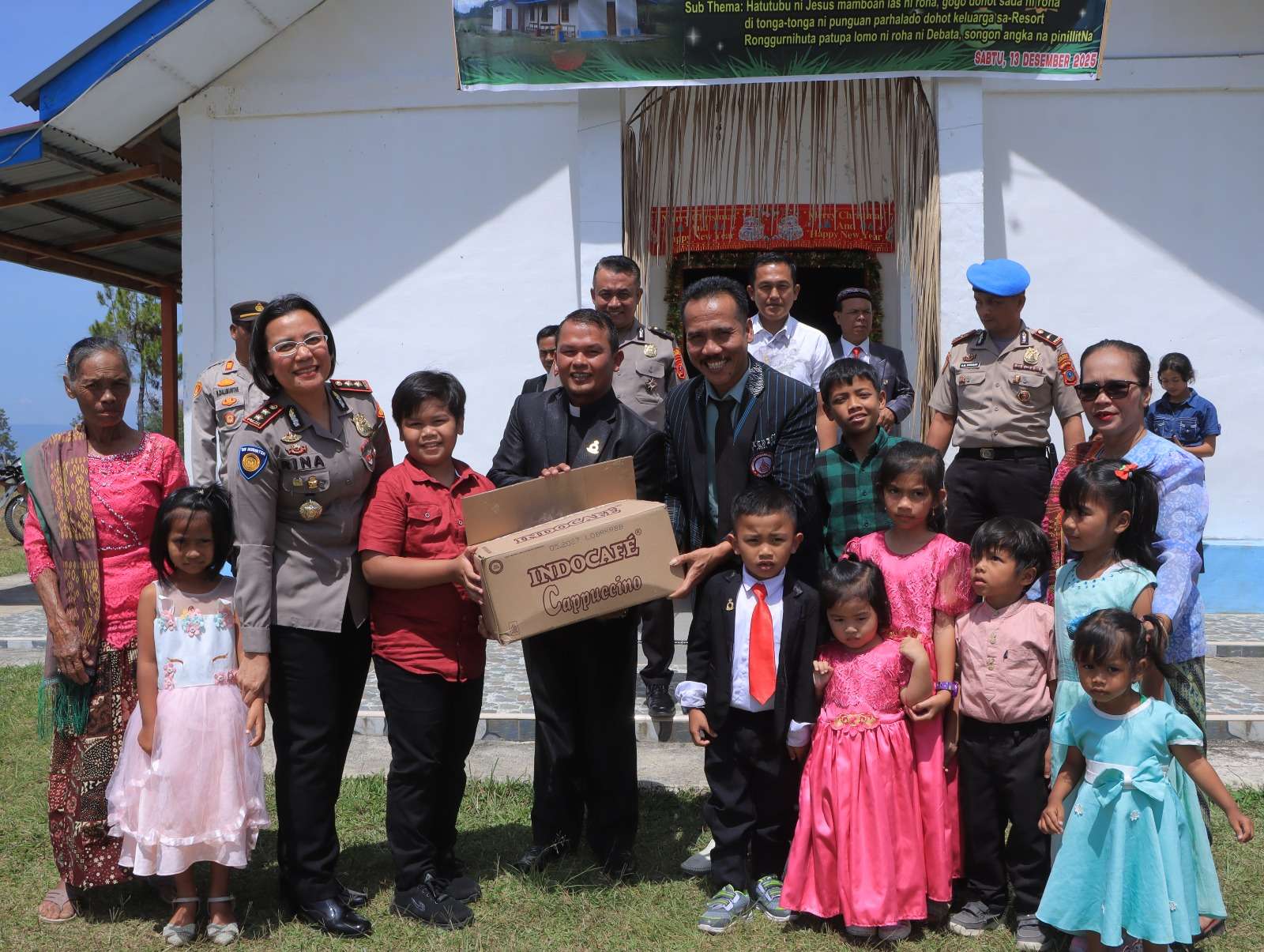 Ibadah Perdana Kapolres Samosir Bersama Jemaat HKBP Sidihoni, Kapolres Samosir Ajak Warga Jaga Keamanan dan Dukung Wisata