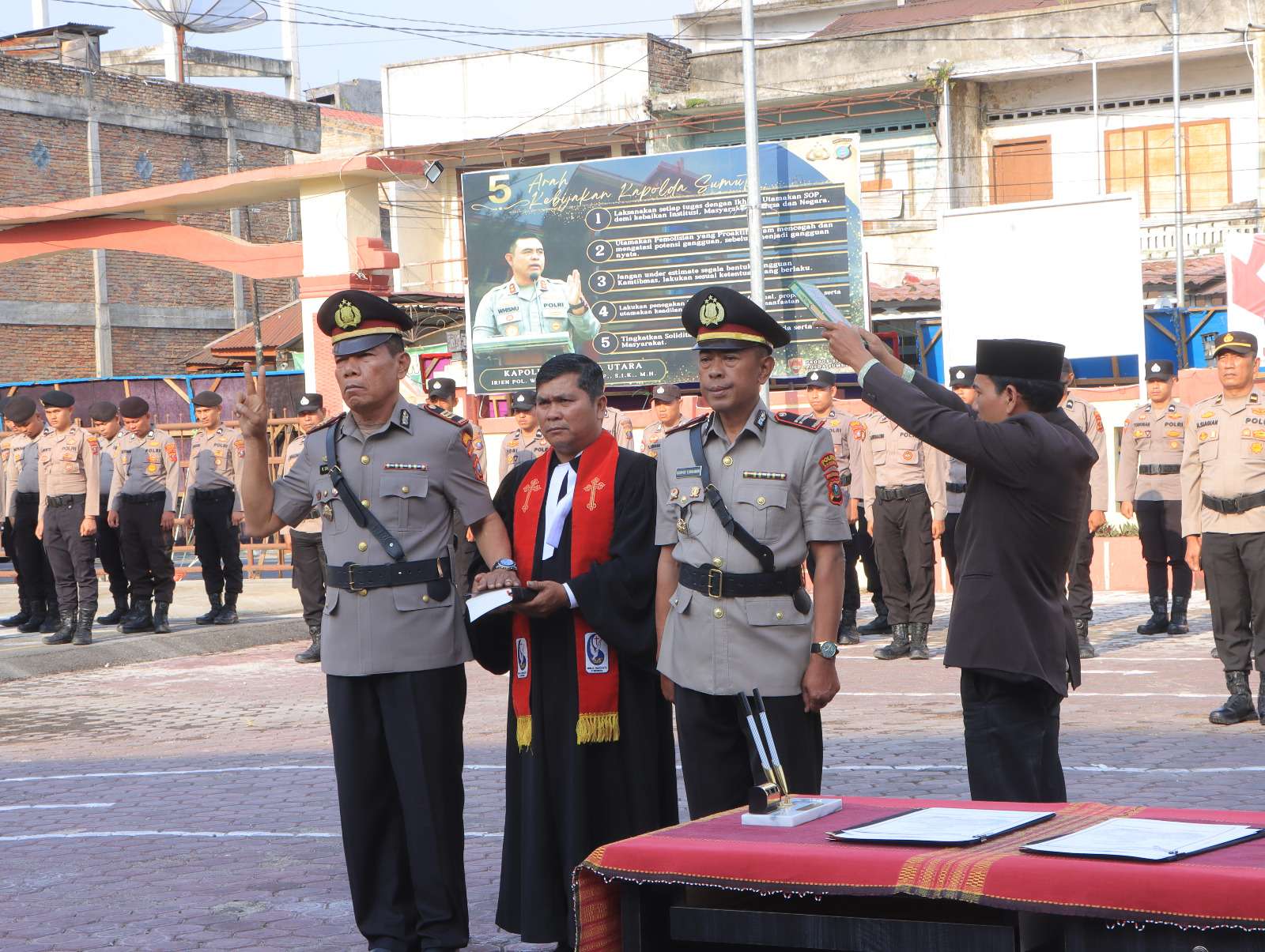 AKBP Rina Sry Nirwana Tarigan Lantik Kasi Humas dan Kapolsek Harian Boho Polres Samosir