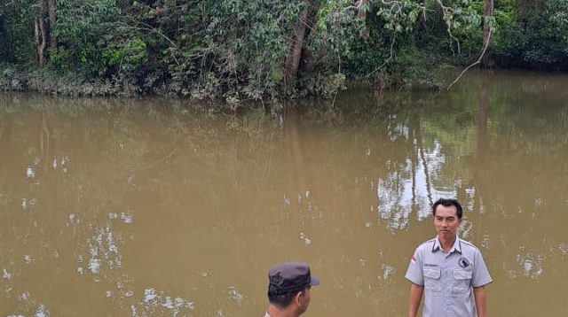 Polsek Penukal Utara Lakukan Monitoring Debit Air, Kapolres PALI Imbau Waspada Potensi Banjir