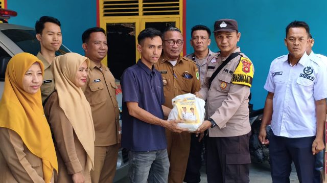 Bupati PALI Salurkan Bantuan Sembako untuk Warga Terdampak Banjir di Penukal Utara, Polri Pastikan Situasi Aman dan Kondusif