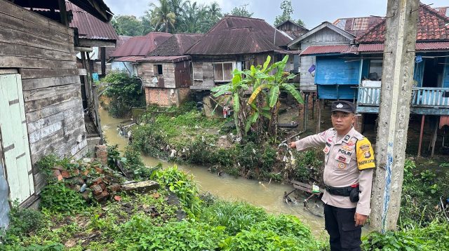 Polsek Talang Ubi Pantau Debit Air Talang Pipa, Kondisi Masih Normal