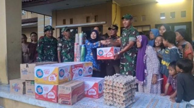 Dandim 0509/Kabupaten Bekasi Tinjau Lokasi Banjir dan Salurkan Bantuan di Kedung Waringin