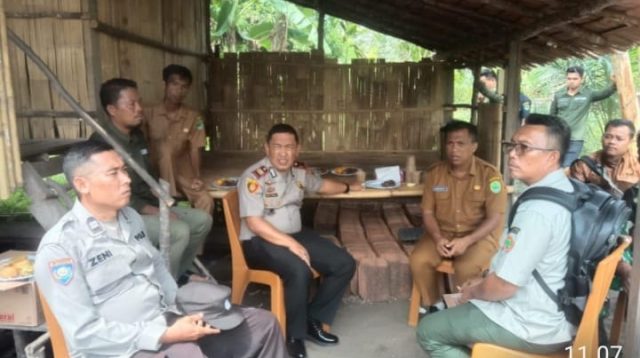 Polsek Penukal Abab Gelar “Polisi Bebusik” di Desa Mangkunegara Timur, Perkuat Sinergi dan Jaga Kondusivitas Kamtibmas