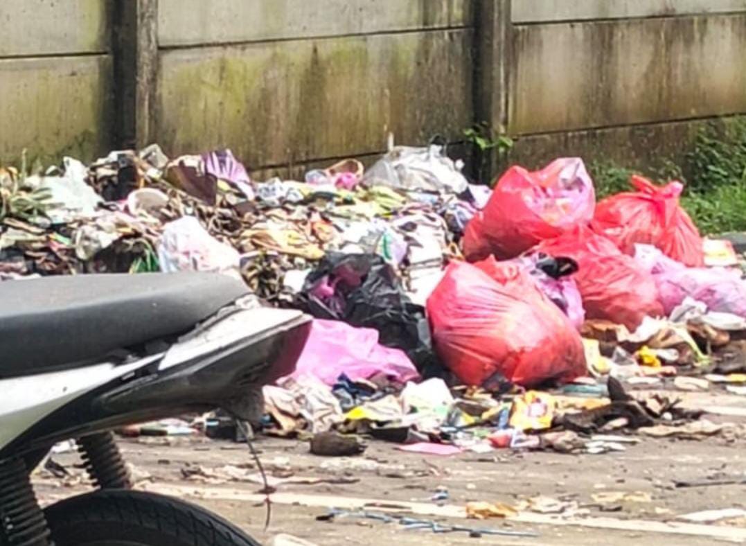 Baru Setahun Dibangun, Pengelolaan Kebersihan Pasar Baros Amburadul