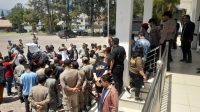 Pengadaan Mobil Dinas Rp3,1 Miliar Picu Gelombang Protes, Kantor Bupati Samosir Didemo Warga