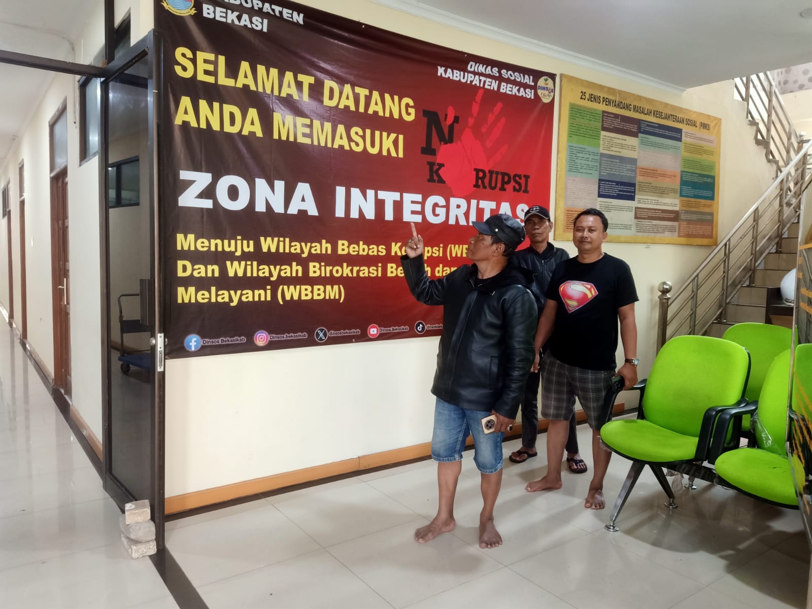 Kades Karangsari Bao Umbara Datangi Dinas Sosial Kabupaten Bekasi, Perjuangkan Bantuan Warga Terdampak Banjir