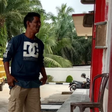 Diduga Monopoli BBM Subsidi, Oknum Bernama “Amat Keling” Resahkan Sopir Bus dan Travel di SPBU Bongkal Malang Inhu