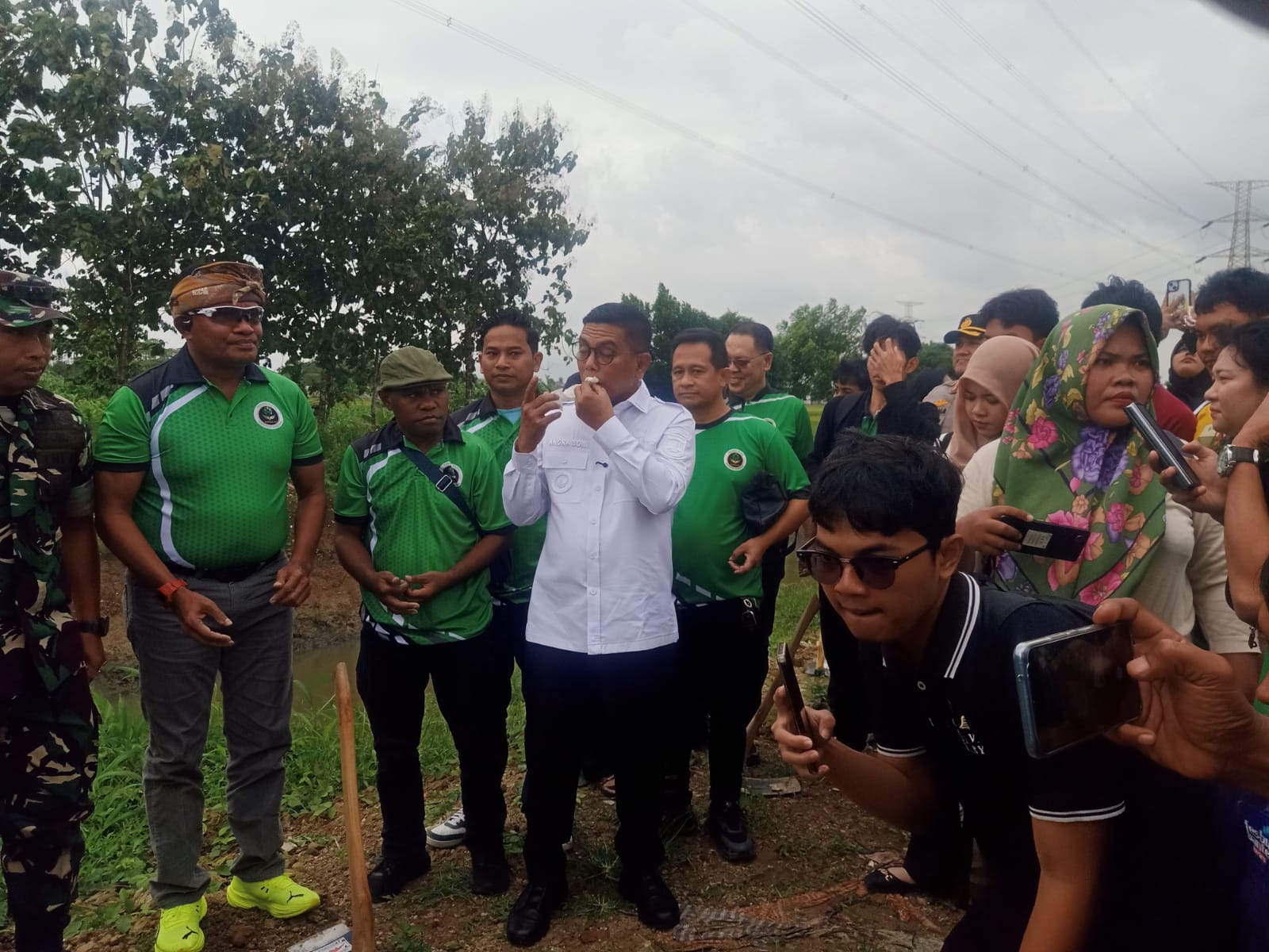 Gubernur Andra Soni Dukung Jarnas Pemuda Hijau Lakukan Penghijauan di Bantaran Sungai Cibanten