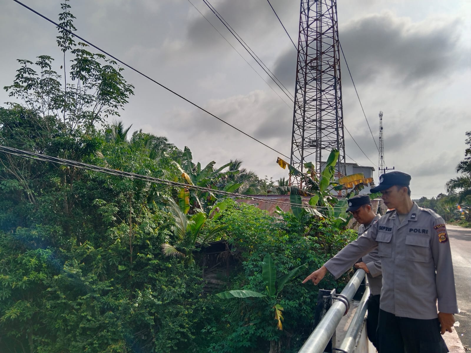 Polsek Penukal Abab Pantau Debit Air Sungai Sebagut, Penukal, dan Abab, Situasi Masih Normal