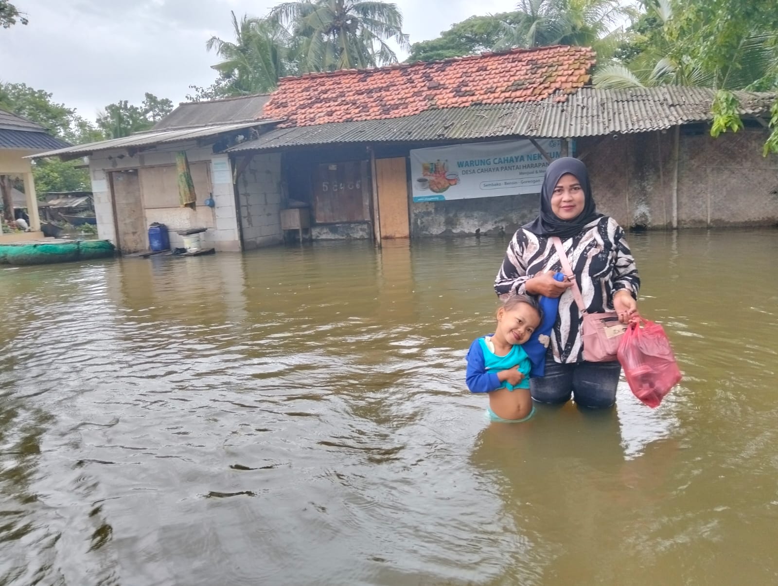 Muara Gembong Terendam, Luapan Kali Ciherang Lumpuhkan Aktivitas Warga Pantai Harapan Jaya