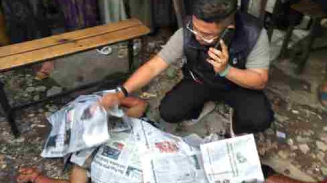 Terjadi Carok di Depan Warkop Jl Wonokusumo Satu Tergeletak Bersimbah Darah