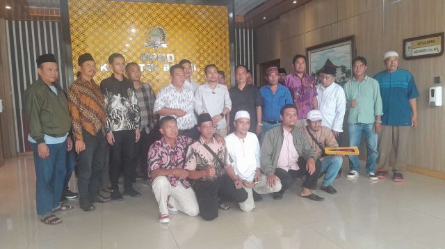 Diduga Jadi Biang Banjir, Warga Kali Ulu Geruduk DPRD Kabupaten Bekasi Tuntut Keadilan atas Pembangunan CINITY