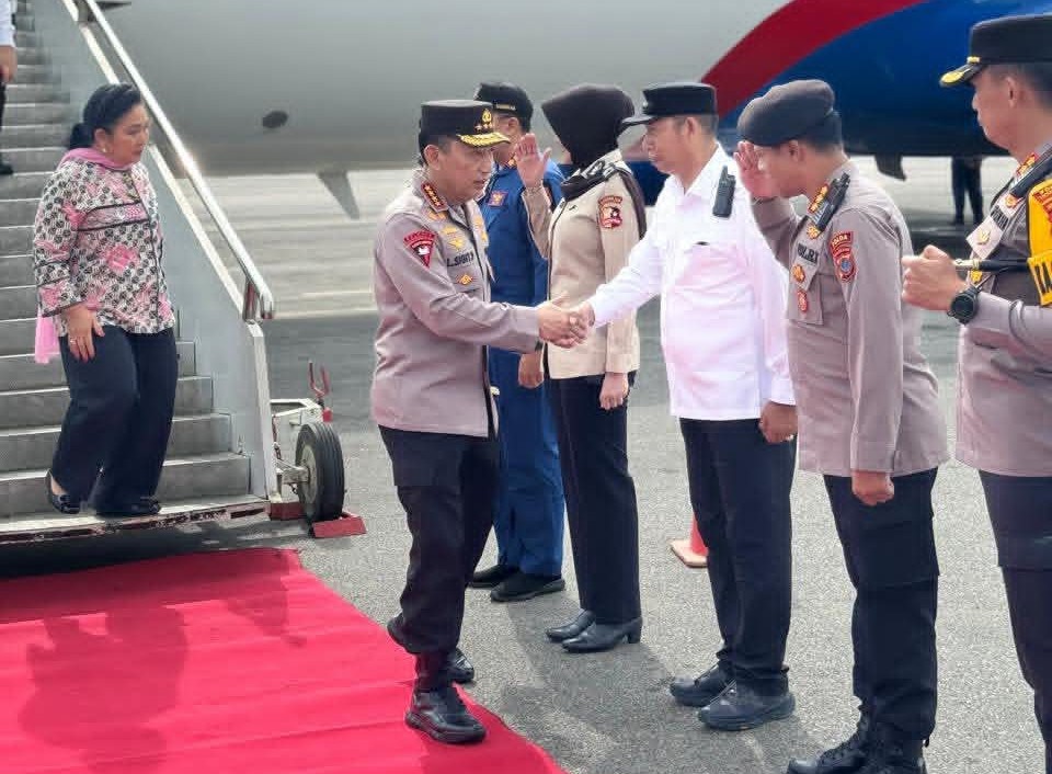 Bupati dan Wakil Bupati Taput Sambut Kapolri dan Ketua Komisi IV DPR RI di Bandara Silangit