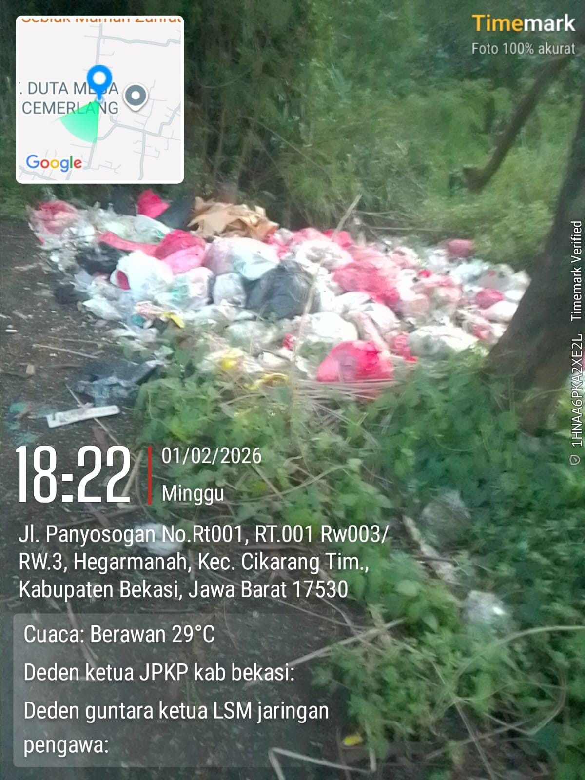 Keterangan foto : Tumpukan Sampah di Hegarmanah Oknum Luar Desa Diduga Jadi Biang Keladi