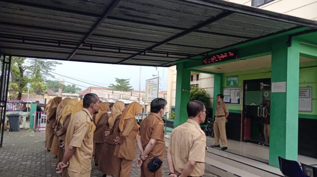 Tingkatkan Disiplin dan Respon Banjir, Puskesmas Kedung Waringin Gelar Apel Pagi