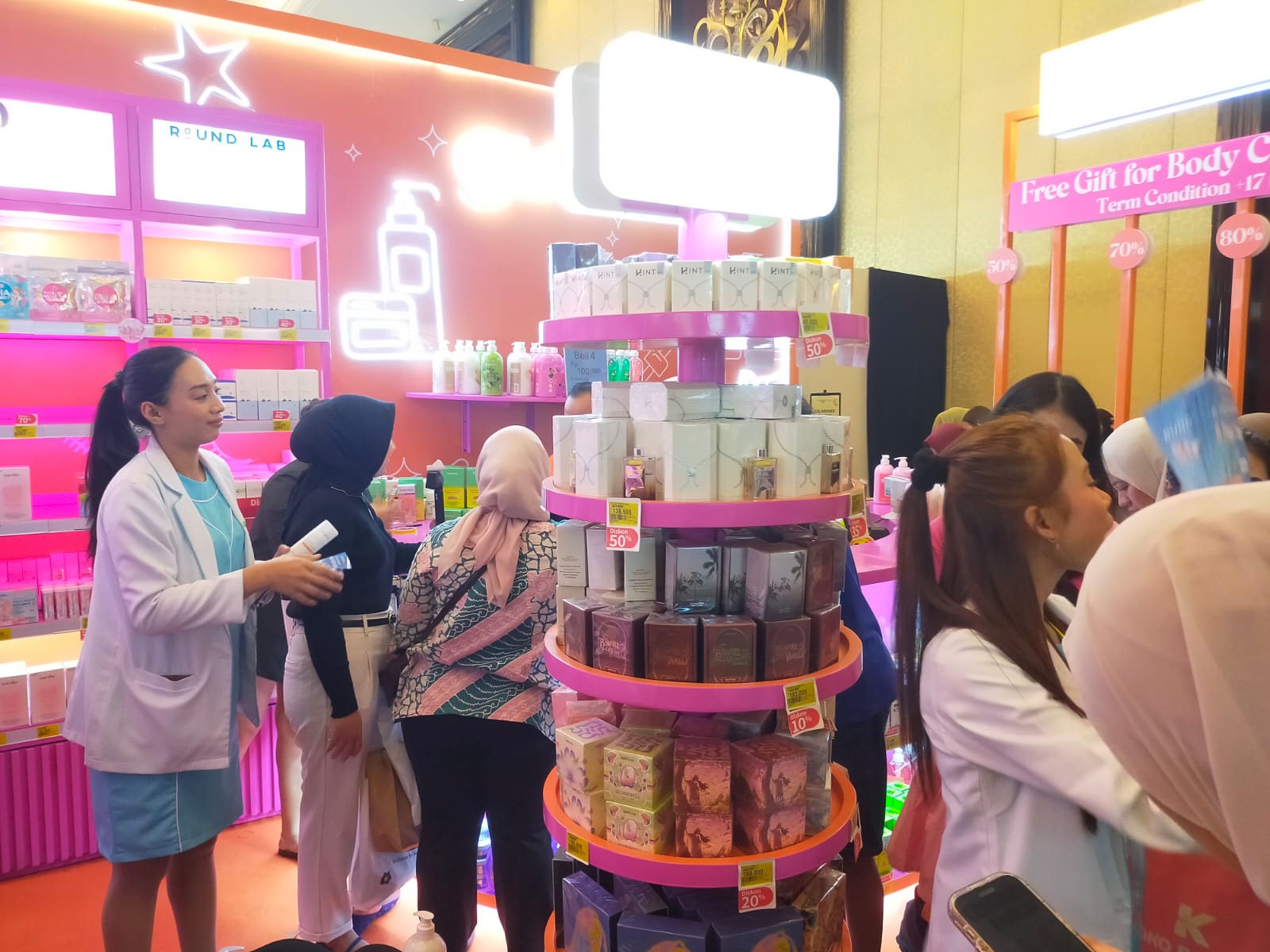 Stok Cepat Habis! Guardian Gebrak Bandung dengan Promo Gajian Diskon hingga 70%