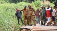 ‎Respons Cepat Bupati Tapanuli Utara, Tinjau Jembatan Putus dan Temui Warga Garoga