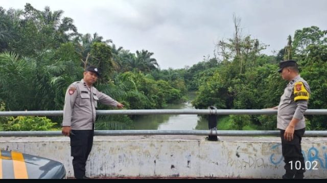 SIAGA BANJIR! Debit Tiga Sungai di PALI Mulai Naik, Polisi Turun Langsung Pantau Wilayah Rawan