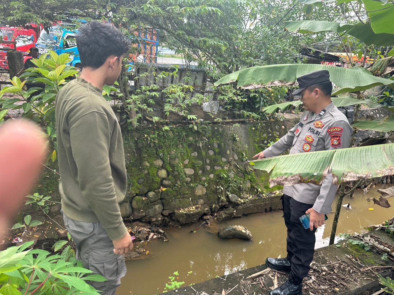 POLSEK TALANG UBI MONITORING DEBIT AIR BERACUNG, POLRI PASTIKAN SITUASI MASIH TERKENDALI